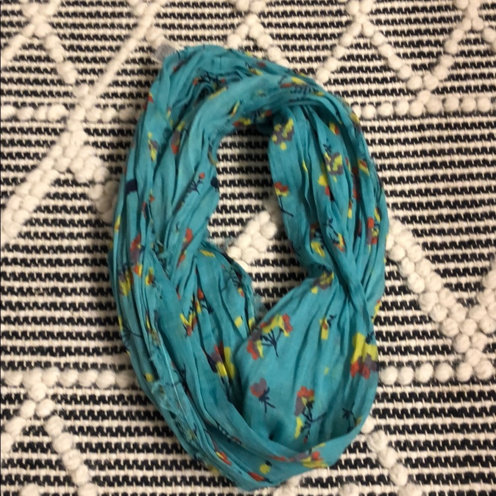 American Eagle scarf